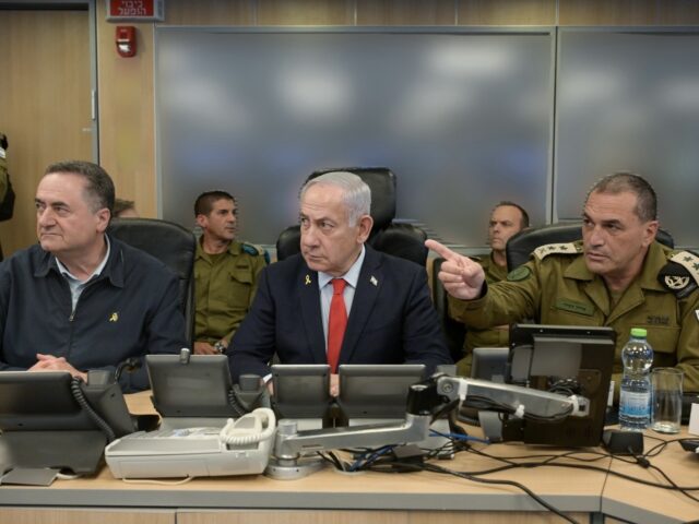 30a67683-e774-4a86-8619-f789f9d85127-640x480-1 Netanyahu during attack on Yemen (Ma'ayan Toaf / GPO)