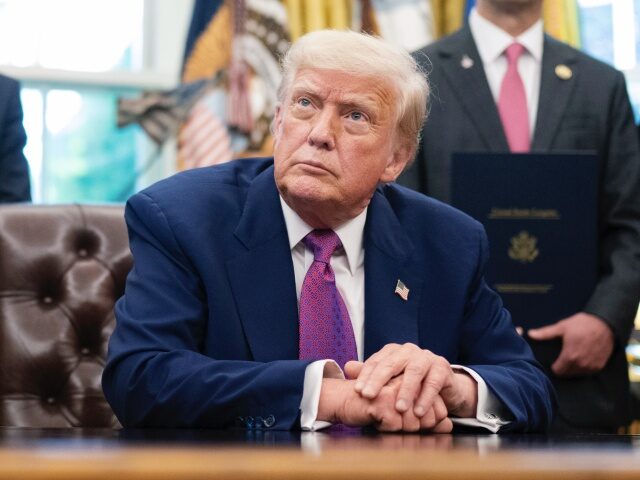 P20250509MR-0023 President Donald J. Trump holds a bill signing with members of Congress, Friday, May 9, 20