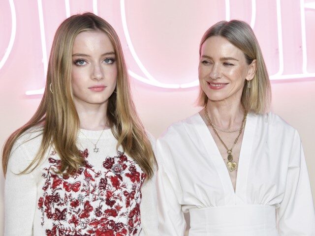 AP24108594262160 Naomi Watts, right, and Kai Schreiber attend the Dior Pre-Fall 2024 fashion show at the Br