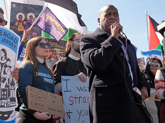 ap25070668368366-640x480-2 Newark mayor and gubernatorial candidate Ras Baraka speaks during a protest in front of of
