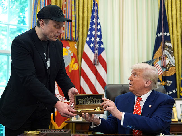 ap25150658343124-640x480-1 President Donald Trump, right, presents a key to Elon Musk during a news conference in the