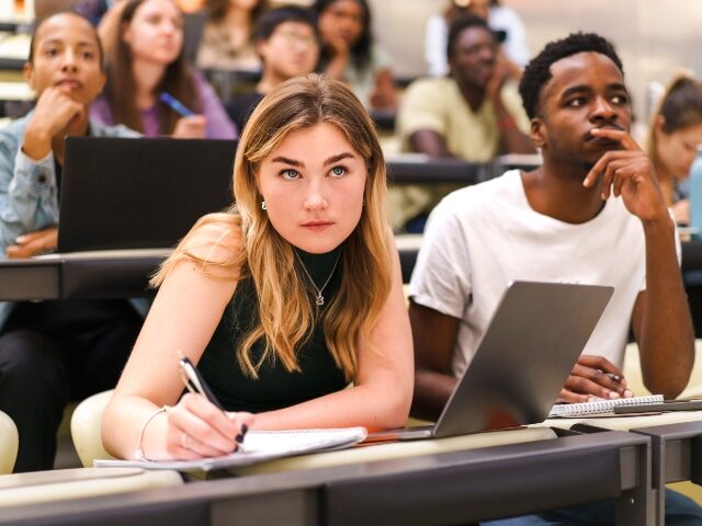 college-students-in-class-640x480-1 College students in class
