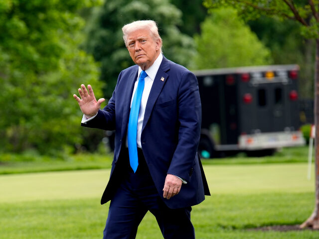 Donald Trump (1) US President Donald Trump walks on the South Lawn of the White House before boarding Marin