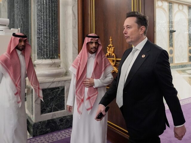 elon-musk-in-saudi-arabia-640x480-1 Elon Musk in Saudi Arabia