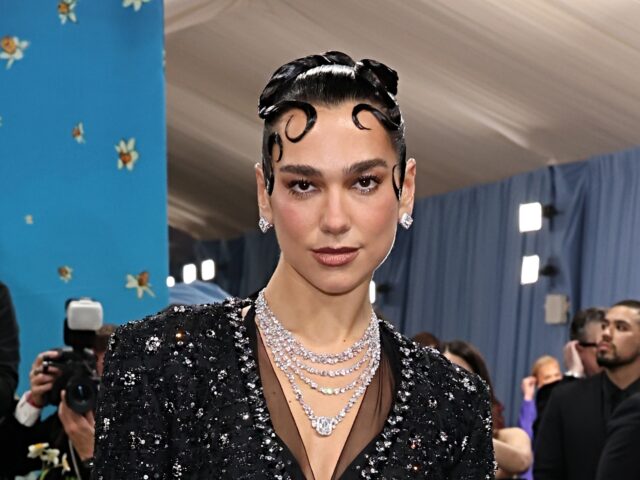 fua lipa NEW YORK, NEW YORK - MAY 05: Dua Lipa attends the 2025 Met Gala Celebrating "Superfine: Ta