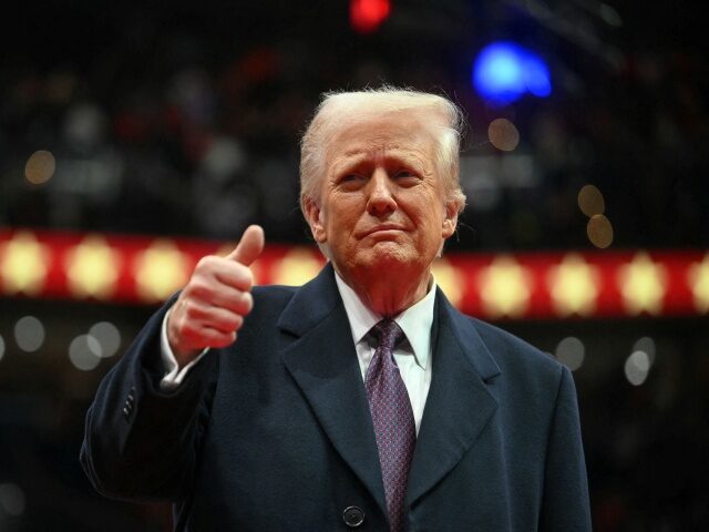 US-POLITICS-TRUMP-INAUGURATION US President Donald Trump give the thumbs up during the inaugural parade inside Capitol On