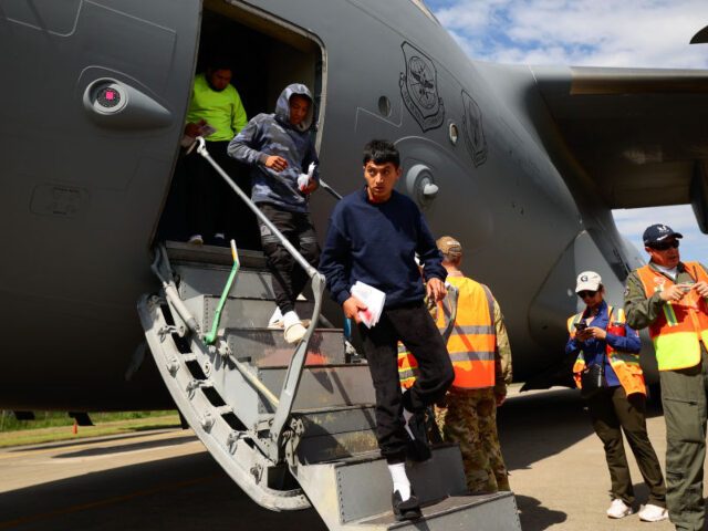 GettyImages-2196373246 CORTES, HONDURAS - JANUARY 31: Deported migrants arrive from US in a military plane at Ram