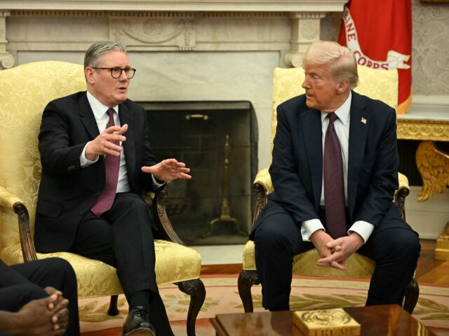 gettyimages-2201637849-1-640x480-1 US President Donald Trump meets with British Prime Minister Keir Starmer in the Oval Offic