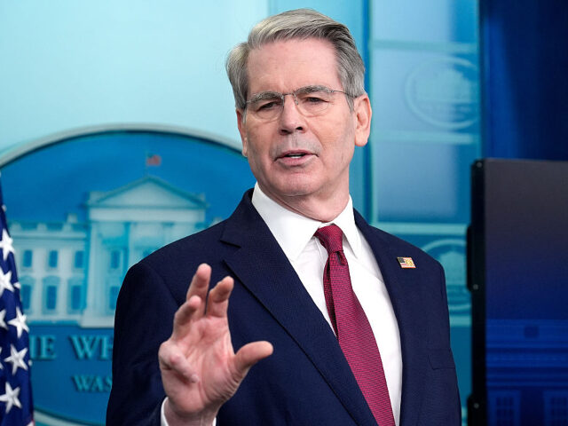 GettyImages-2212028463 Scott Bessent, US treasury secretary, during a news conference in the James S. Brady Press