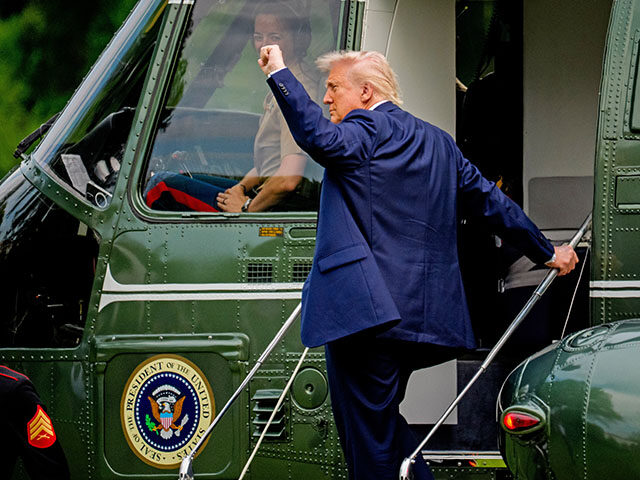 gettyimages-2212323542-640x480-1 U.S. President Donald Trump boards Marine One on the South Lawn on May 1, 2025 in Washingt