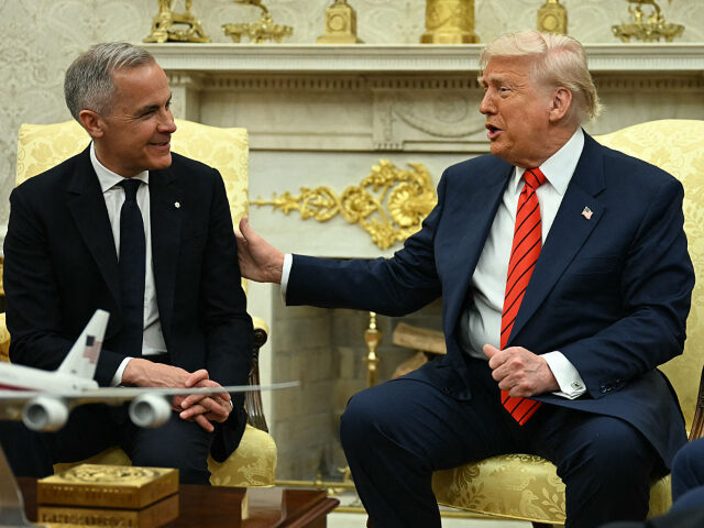 GettyImages-2213167095 US President Donald Trump meets with Canadian Prime Minister Mark Carney in the Oval Offic
