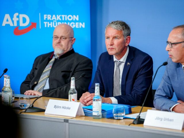 gettyimages-2214113610-1-640x480-1 12 May 2025, Berlin: Björn Höcke (center), parliamentary group and state chairman of the