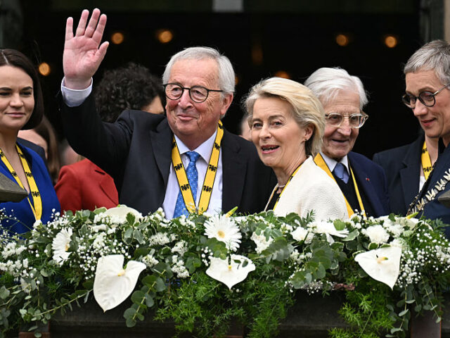 GERMANY-EU-POLITICS-AWARD-CHARLEMAGNE European Commission President Ursula Von der Leyen (C-R) and former European Commission Pr