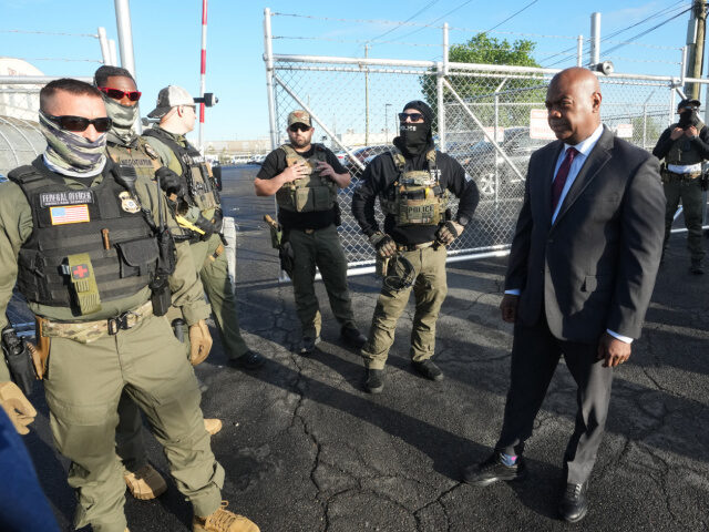 ICE Detention Center Stormed Mayor Ras Baraka of Newark confronts ICE agents at a demonstration outside an immigrant de