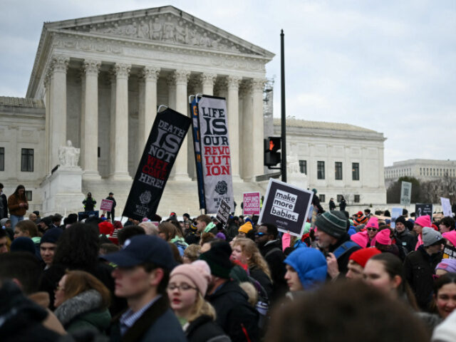 March for Life, Abortion Protesters (1) Anti-abortion rights activists rally in front of the US Supreme Court in Washington, DC, d