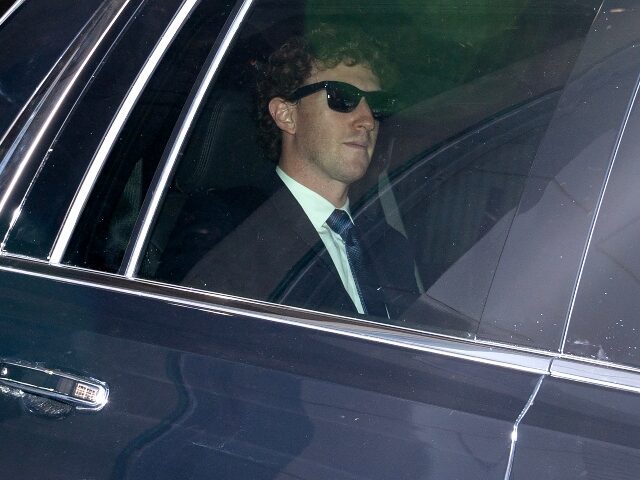 mark-zuckerberg-in-car-during-ftc-antitrust-trial-640x480-1 Mark Zuckerberg in car during FTC antitrust trial