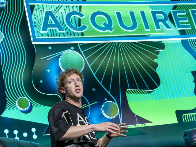 mark-zuckerberg-speaks-on-stage-640x480-1 Mark Zuckerberg speaks on stage