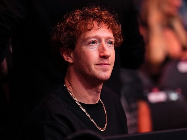meta-boss-mark-zuckerberg-at-the-fights-640x480-1 Meta boss Mark Zuckerberg at the fights