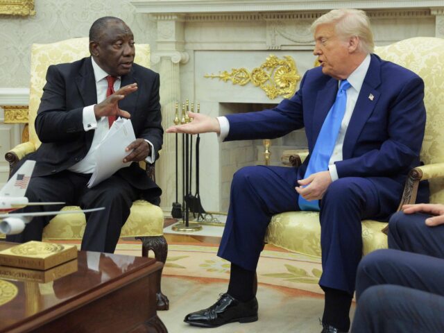 Ramaphosa Trump (Chip Somodevilla / Getty) WASHINGTON, DC - MAY 21: President of South Africa Cyril Ramaphosa (L) and U.S. President