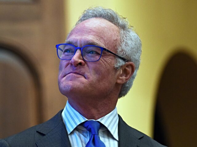 Scott Pelley WINTER PARK, UNITED STATES - 2019/10/29: CBS News journalist and author Scott Pelley speak