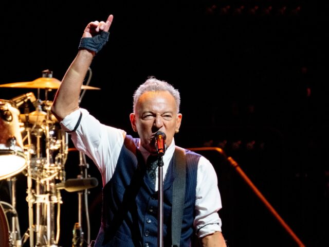 springsteen MANCHESTER, ENGLAND - MAY 14: Bruce Springsteen performs during the first night of 'The La