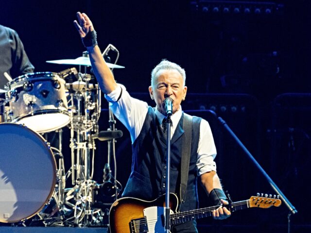 springsteen responds MANCHESTER, ENGLAND - MAY 14: Bruce Springsteen (R) and Max Weinberg perform during the fi