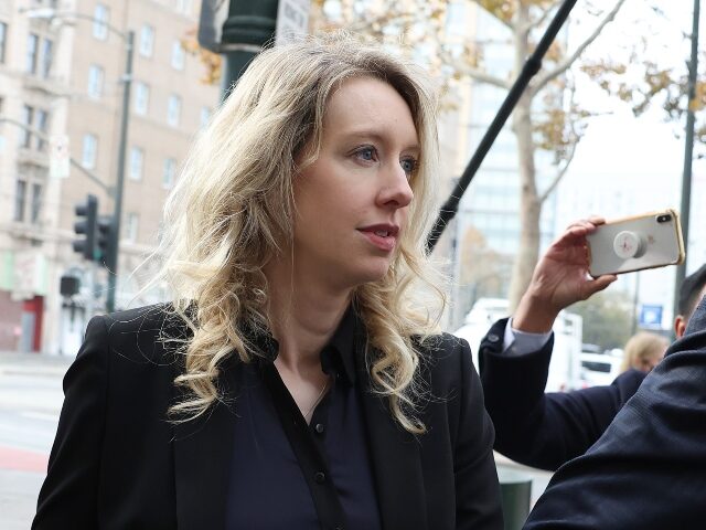 theranos-fraudster-elizabeth-holmes-at-court-640x480-1 Theranos Fraudster Elizabeth Holmes at court