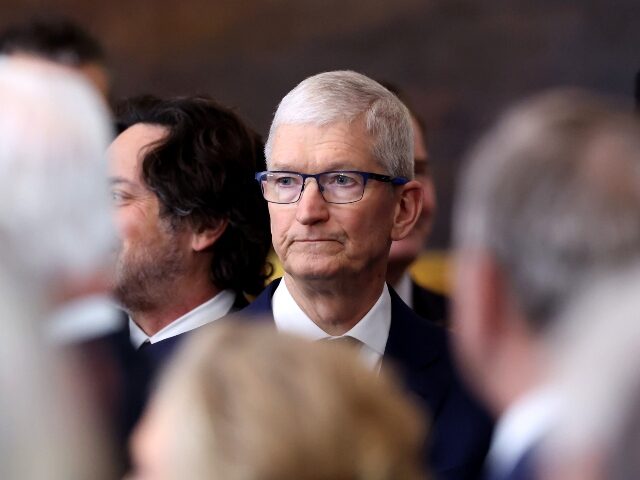 tim-cook-grimacing-640x480-1 Tim Cook grimacing