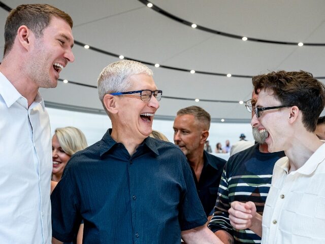 tim-cook-having-a-laugh-at-iphone-buyers-640x480-1 Tim Cook having a laugh at iPhone buyers
