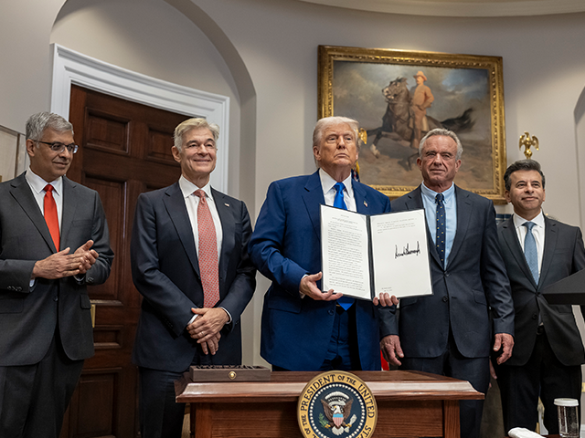 trump-mfn-drug-prices President Donald Trump signs an executive order on Delivering Most-Favored-Nation Prescrip