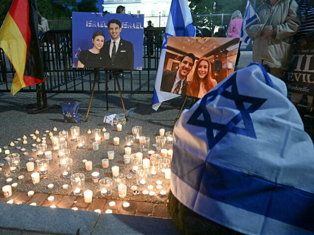 washington-dc-Yaron-Lischinsky-Sarah-Milgrim-memorial-May25-getty People attend a candlelight vigil at Lafayette Square across from the White House in Washi