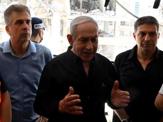 benjamin-netanyahu-bat-yam-missile-site-avi-ohayon-gpo-640x480-1 Benjamin Netanyahu Bat Yam missile site (Avi Ohayon / GPO)