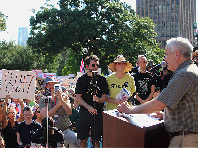 dem-representative-lloyd-doggett-speaks-to-crowd-at-austin-no-king-rally-as-protester-holds-8647-sign-1 Dem Representative Lloyd Doggett speaks to crowd at Austin No King Rally as Protester Holds 8647 sign. (Randy Clark/Breitbart Texas)