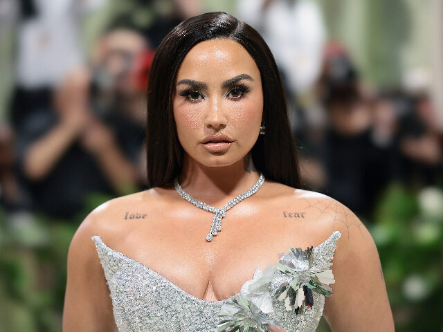 demilovato NEW YORK, NEW YORK - MAY 06: Demi Lavato attends The 2024 Met Gala Celebrating "Sleep