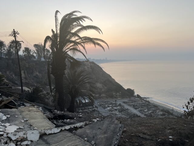 devastated-coast-palisades-joel-pollak-640x480-1 Devastated coast Palisades (Joel Pollak / Breitbart News)