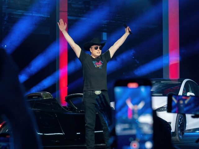 elon-musk-cosplays-as-texan-640x480-1 Elon Musk cosplays as Texan