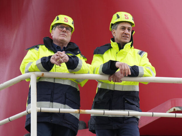 gettyimages-2111694945-1-640x480-1 HOLYHEAD, WALES - MARCH 25: Labour leader Sir Keir Starmer (L) and Shadow Energy Secretary