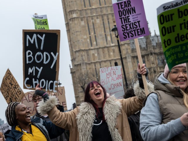gettyimages-2194609572-1-640x480-1 LONDON, ENGLAND - JANUARY 18: The UK Women's March passes Parliament on January 18, 2025 i