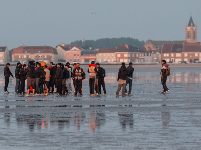 gettyimages-2217210781-1-640x480-1 GRAVELINES, FRANCE - MAY 31: Migrants wait on the beach for a dinghy on May 31, 2025 in Gr