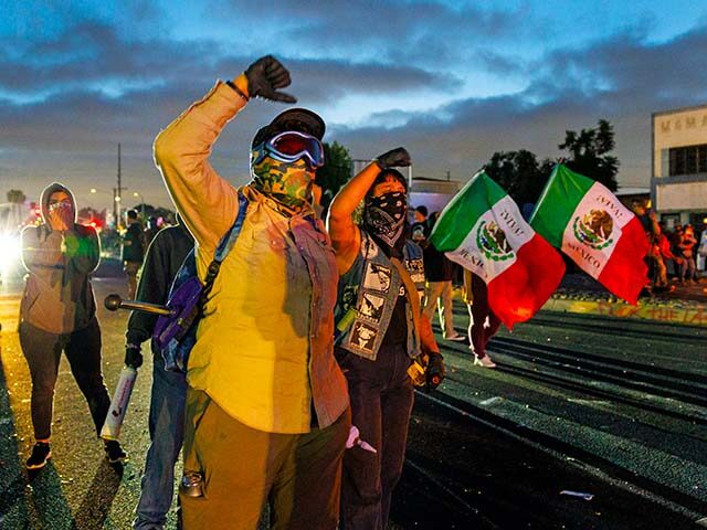 gettyimages-2218567135-640x480-1 Protesters continue to march towards a law enforcement line as Los Angeles residents push