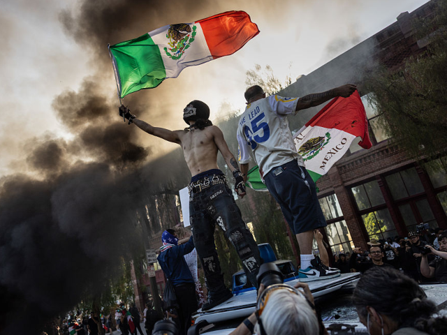 GettyImages-2218842688 LOS ANGELES, CALIFORNIA - JUNE 8: With smoke filling the air from several burning Waymo dr