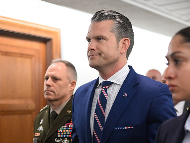 GettyImages-2219041454 US Secretary of Defense Pete Hegseth (C) arrives to testify before a Senate Appropriations
