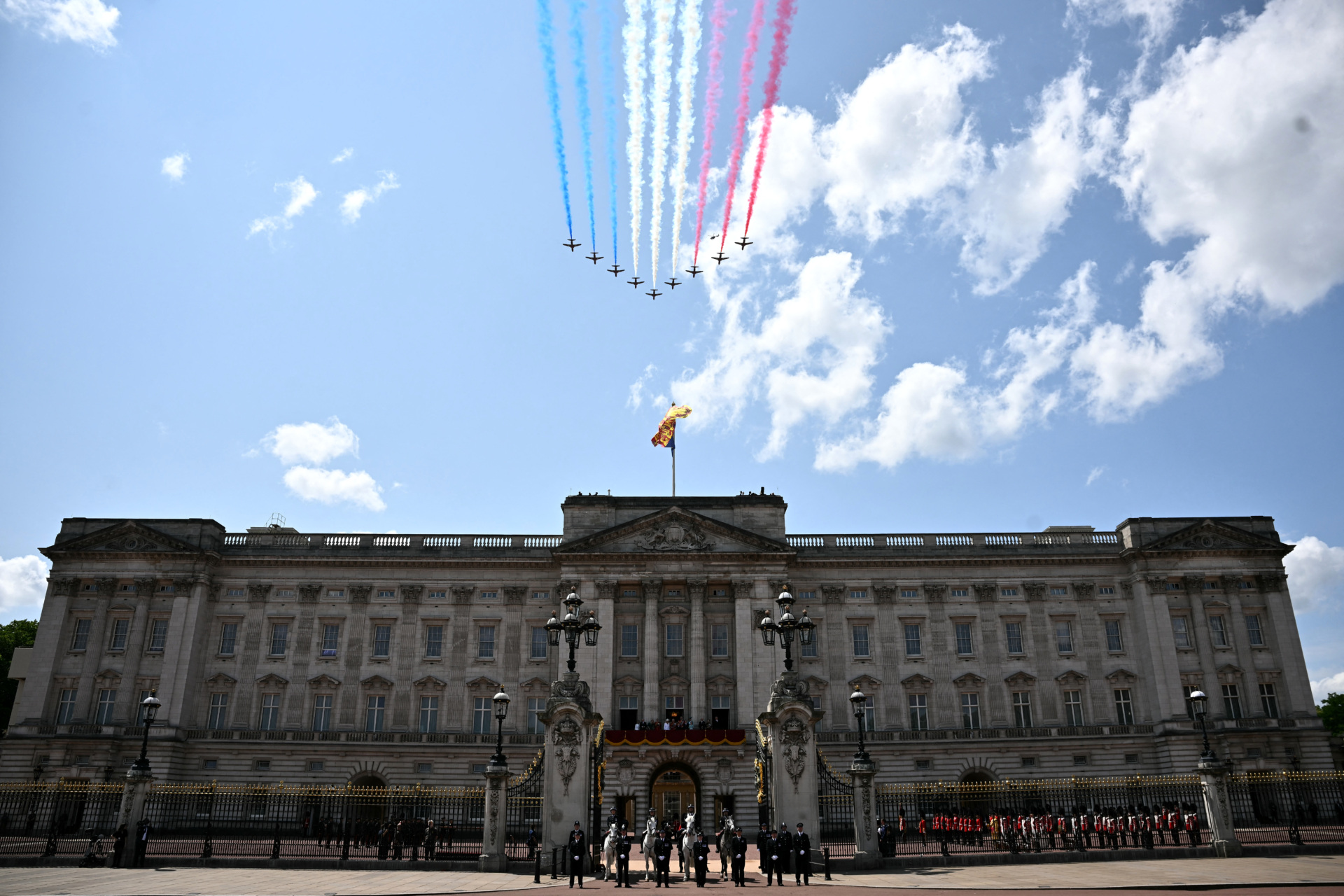 gettyimages-2219374217 British Royal Air Force's (RAF) aerobatic team, the "Red Arrows" perform a flypast over Buckingham Palace during the King's Birthday Parade "Trooping the Colour" in London on June 14, 2025. The ceremony of Trooping the Colour is believed to have first been performed during the reign of King Charles II. Since 1748, the Trooping of the Colour has marked the official birthday of the British Sovereign. Over 1500 parading soldiers and almost 300 horses take part in the event. (Photo by Ben STANSALL / AFP) (Photo by BEN STANSALL/AFP via Getty Images)