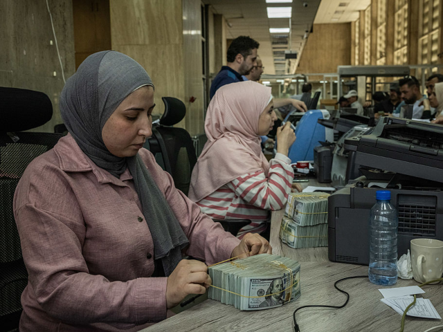 GettyImages-2220630507 DAMASCUS, SYRIA - JUNE 17: Bank clerks count money in USD and deal with customers in the C