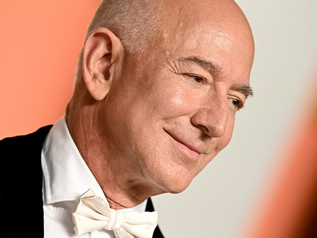 gettyimages2203380486-640x480-1 Jeff Bezos attends the 2025 Vanity Fair Oscar Party Hosted By Radhika Jones at Wallis Anne