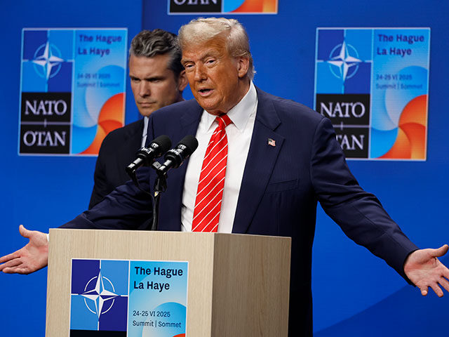 gettyimages2221344178-640x480-1 US President Donald Trump (R) during a news conference with Pete Hegseth, US secretary of