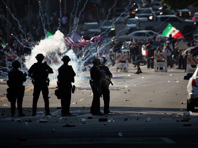 june8-25-Los-Angeles-ICE-protests-California-getty 08 June 2025, US, Los Angeles: A picture made available on June 11, 2025 shows demonstrato