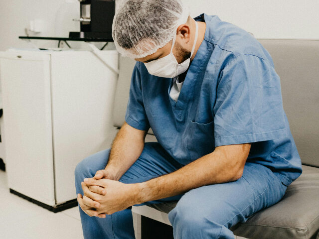 man-in-scrubs-praying-640x480-1 man in scrubs praying