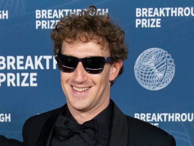 mark-zuckerberg-looking-happy-in-his-shades-640x480-1 Mark Zuckerberg looking happy in his shades