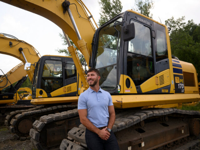 Rig for Fracking ATLASBURG, PENNSYLVANIA-AUGUST 6: Emmanuel Paris, 31, is a 4th-generation contractor, outs